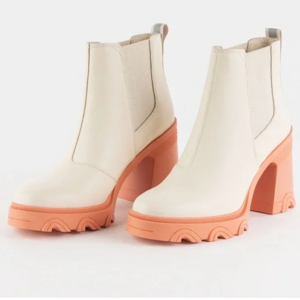 Sorel Brex Chelsea heel Cream and Orange Women's Boots size 8.5